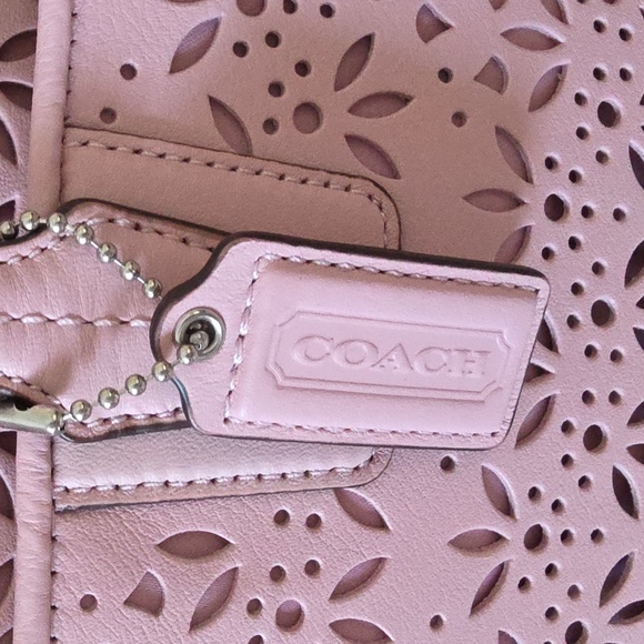 Adorable NWT Coach Taylor Bette Pink Leather Eyelet Tote 🩷🎁🩶 - Picture 3 of 16